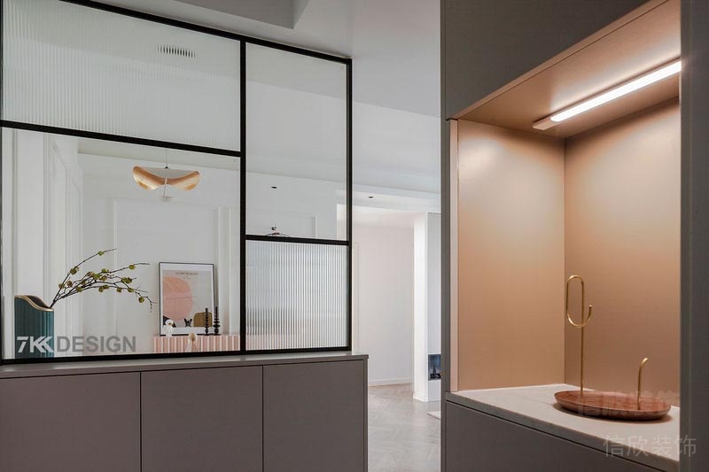 深圳市福田區(qū)新洲富通九曜公館玄關鞋柜