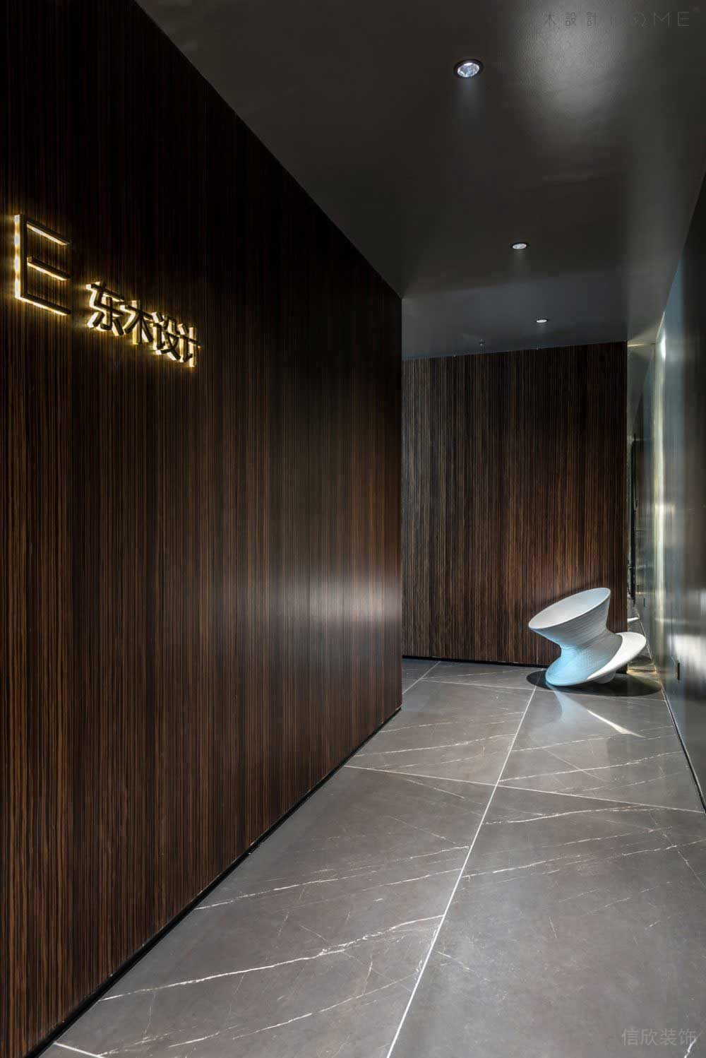 展示區(qū)瓷磚地面木飾面背景墻裝修設計