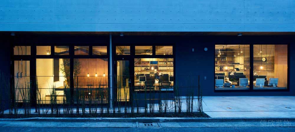 感光護(hù)眼燈工作室裝修效果圖工位辦公室裝修外觀色金屬邊框階梯過道