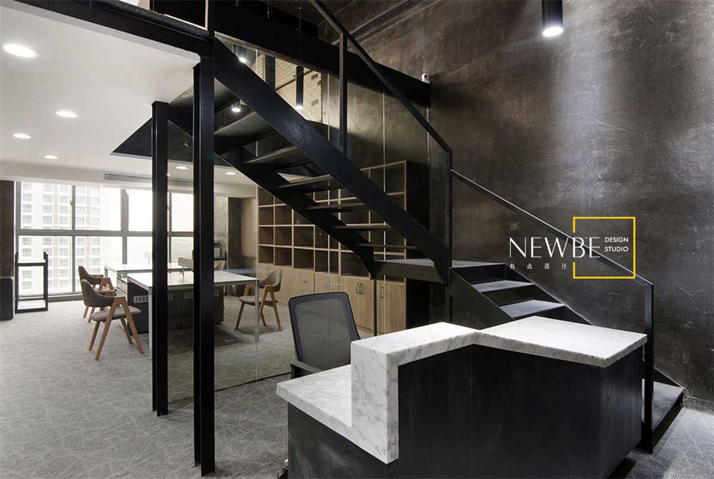 深圳羅湖200平方現(xiàn)代工業(yè)風復式辦公室裝修樓梯過道 深圳羅湖200平方現(xiàn)代工業(yè)風復式辦公室裝修樓梯過道