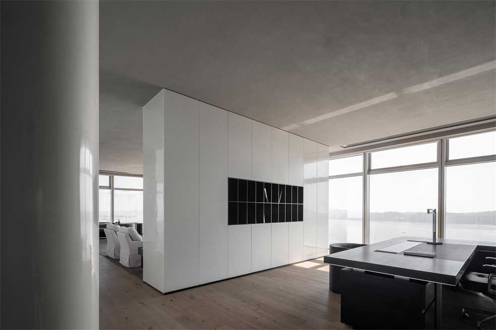 深圳福田800平方現(xiàn)代簡約風(fēng)格辦公室裝修總經(jīng)理辦公室白色烤漆裝飾儲物柜