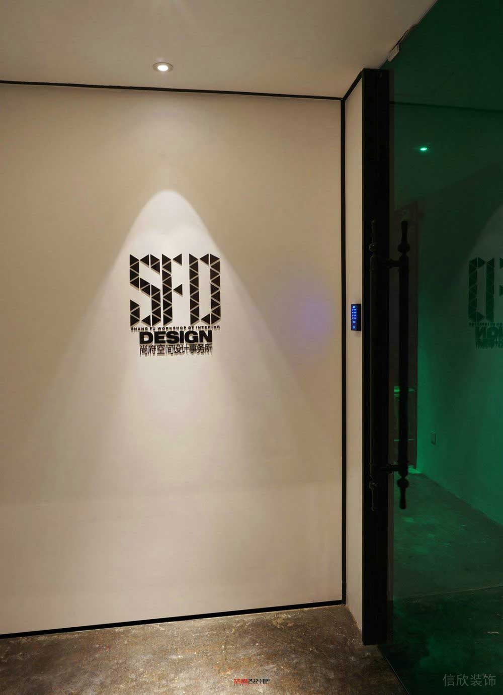 黑色金屬邊框設計事務所密碼門裝修大理石設計圖