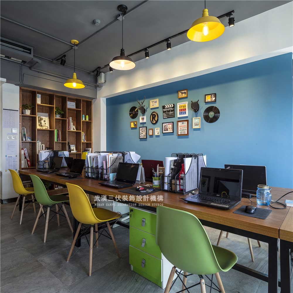 深圳福田200平方工業風辦公室裝修桌椅組合 深圳福田200平方工業風辦公室裝修桌椅組合