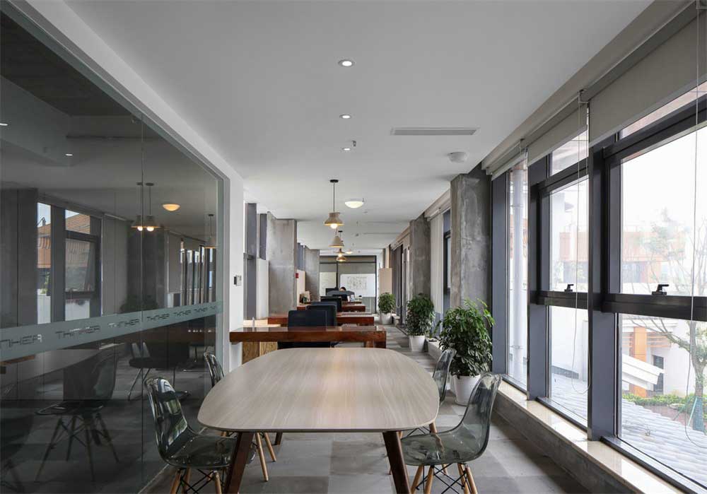深圳南山香江金融中心工業風辦公室裝修設計案例開放式辦公區 深圳南山香江金融中心工業風辦公室裝修設計案例開放式辦公區