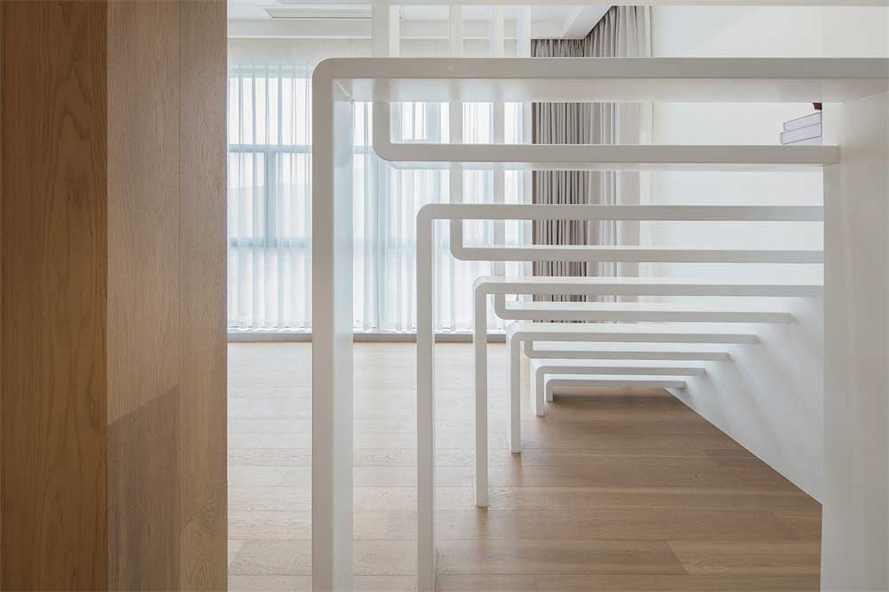 深圳市福田區(qū)上下沙公寓式辦公室裝修樓梯 深圳市福田區(qū)上下沙公寓式辦公室裝修樓梯