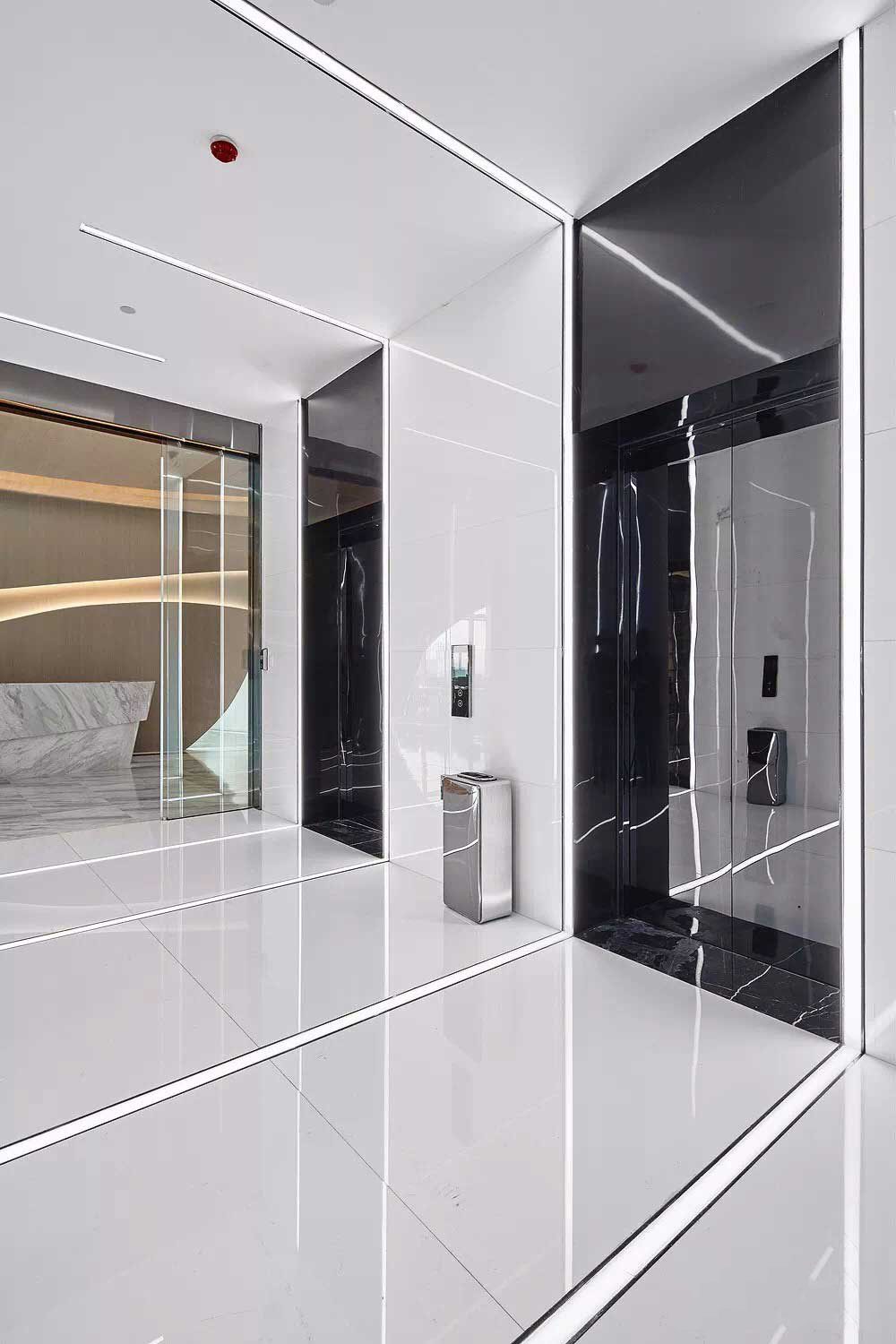 深圳市南山1200平輕奢風(fēng)金融公司辦公室裝修電梯間