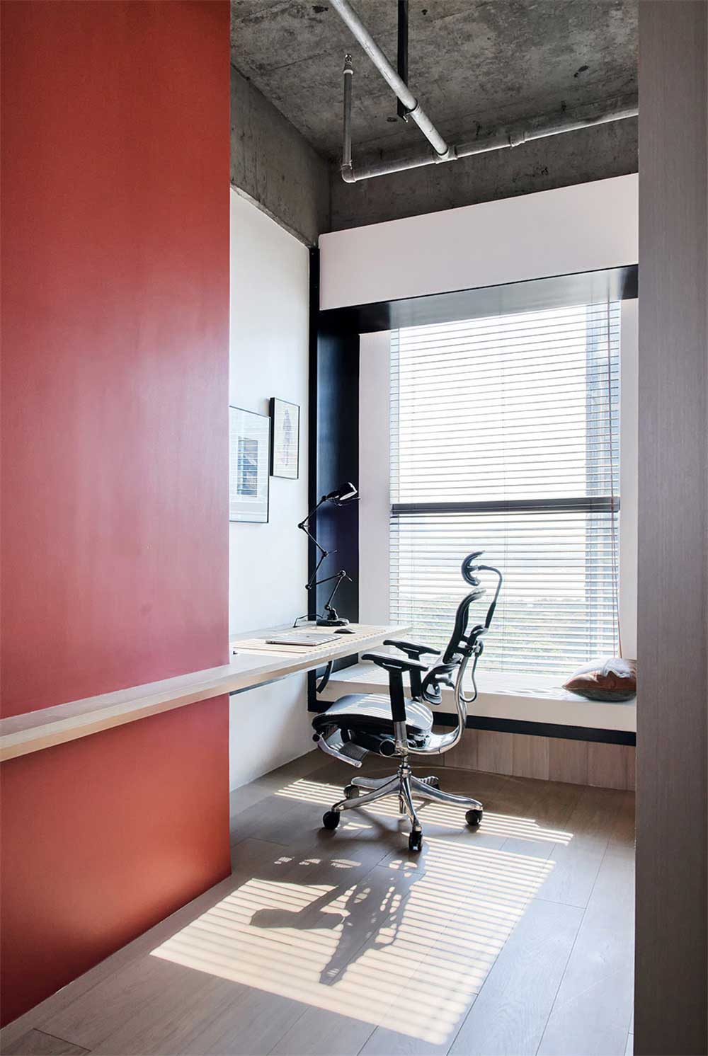 現代家庭公寓式辦公室裝修設計工作區 現代家庭公寓式辦公室裝修設計工作區