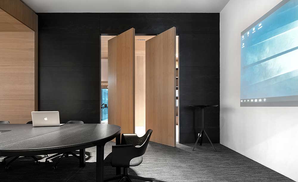 深圳市龍華1200平原木風(fēng)辦公室裝修設(shè)計會議室 深圳市龍華1200平原木風(fēng)辦公室裝修設(shè)計會議室