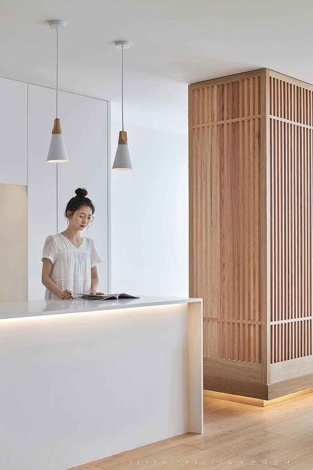 深圳市福田原木風(fēng)辦公室裝修前臺 深圳市福田原木風(fēng)辦公室裝修前臺