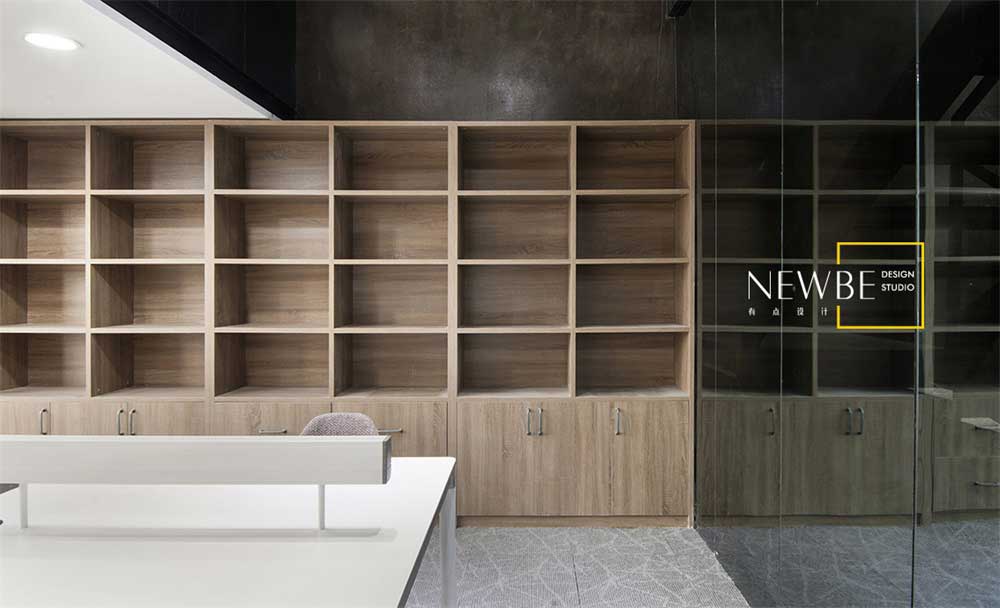 深圳羅湖200平方現(xiàn)代工業(yè)風復式辦公室裝修儲物展示柜 深圳羅湖200平方現(xiàn)代工業(yè)風復式辦公室裝修儲物展示柜