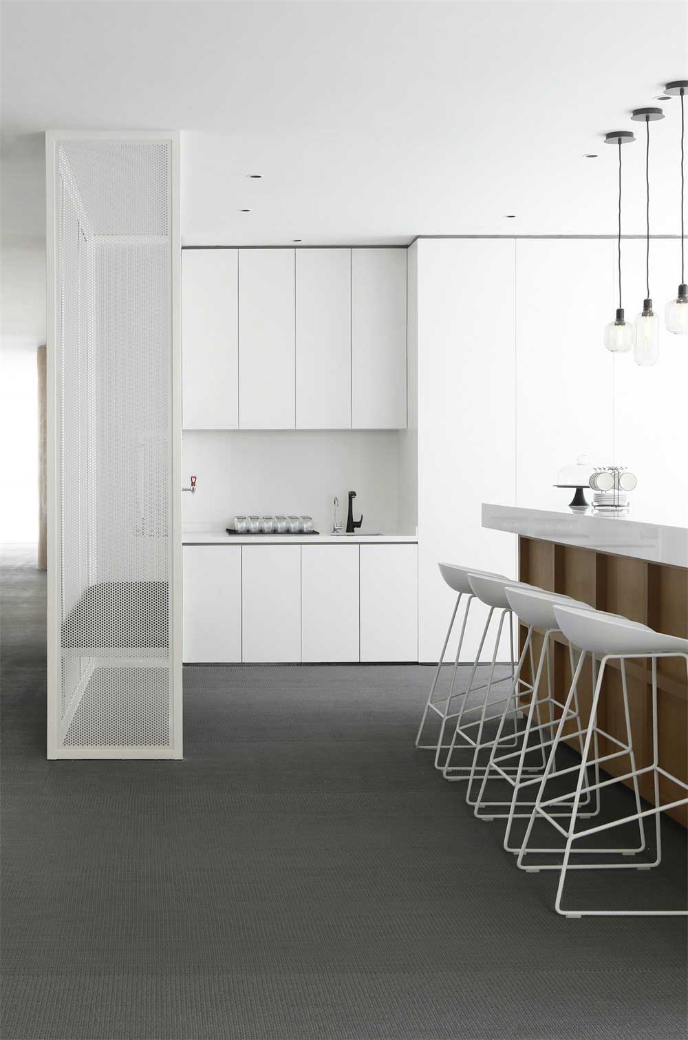 深圳市寶安1000平現代風格辦公室裝修設計吧臺 深圳市寶安1000平現代風格辦公室裝修設計吧臺