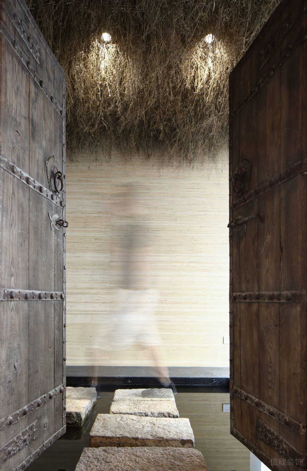 簡約過道設(shè)計創(chuàng)意簡約物質(zhì)平推門辦公室平推門復(fù)古效果
