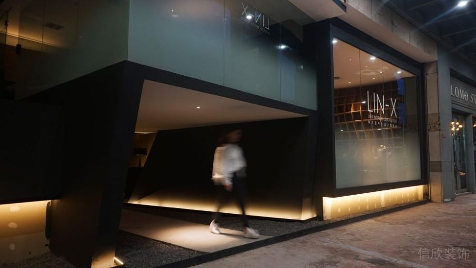 商務(wù)風(fēng)過道裝修效果圖玻璃隔斷辦公室效果