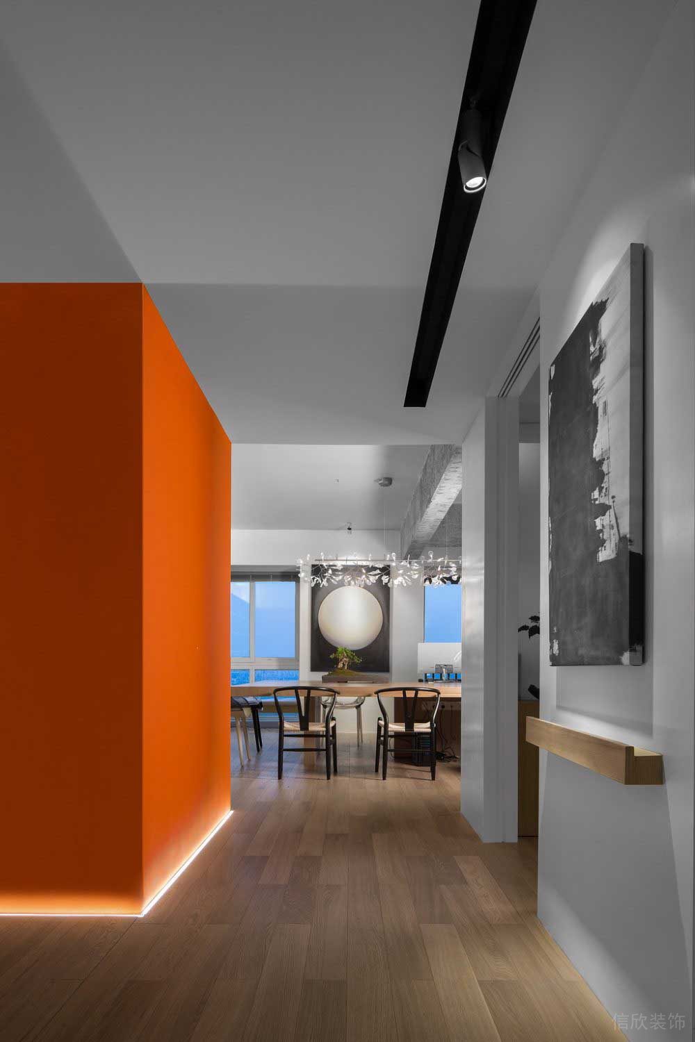 實木木飾面地板裝修橙色墻體隔斷效果圖黑白色調(diào)辦公室過道