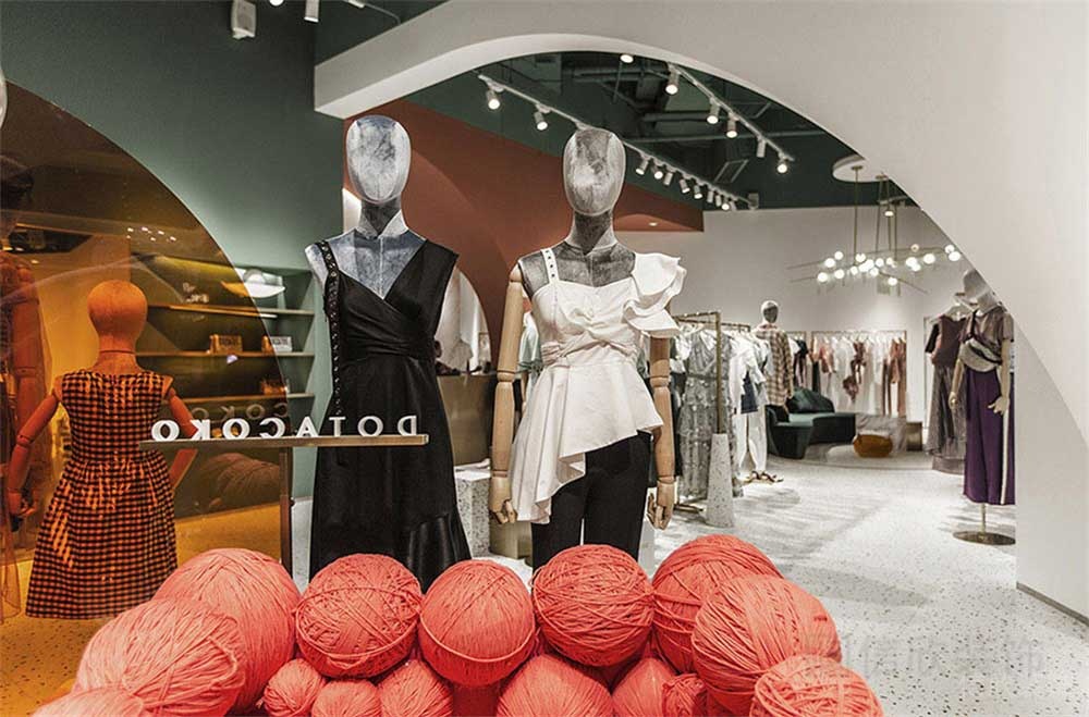 聯(lián)曼服裝店裝修設(shè)計方案4