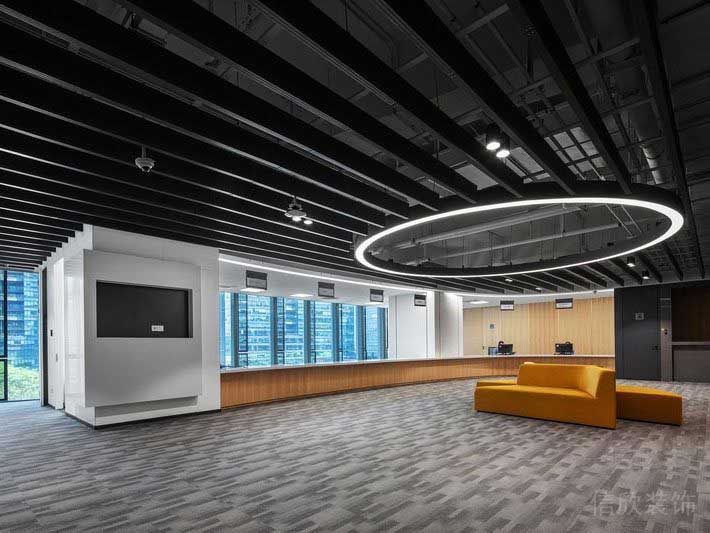 展廳中間休息洽談區(qū)環(huán)形的燈帶