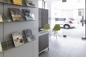 瓷磚地面木格柵隔斷線條天花吊頂效果圖設(shè)計(jì)