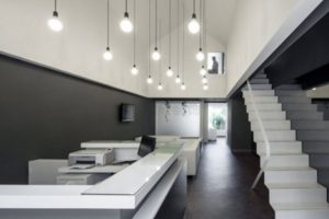 階梯式裝修效果圖天花吊頂pvc過(guò)道裝修效果辦公室