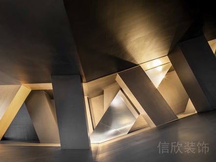 鋁和造型金屬燈飾設(shè)計(jì)辦公室過道俯視圖效果