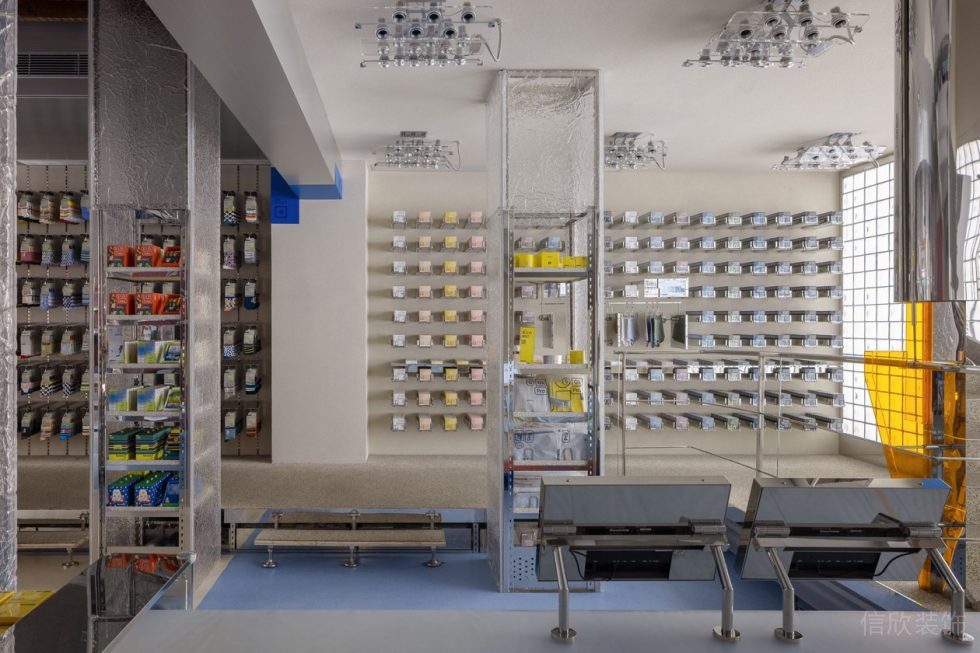 深圳市寶安區(qū)沙井現(xiàn)代風(fēng)服裝店裝修設(shè)計(jì)大廳