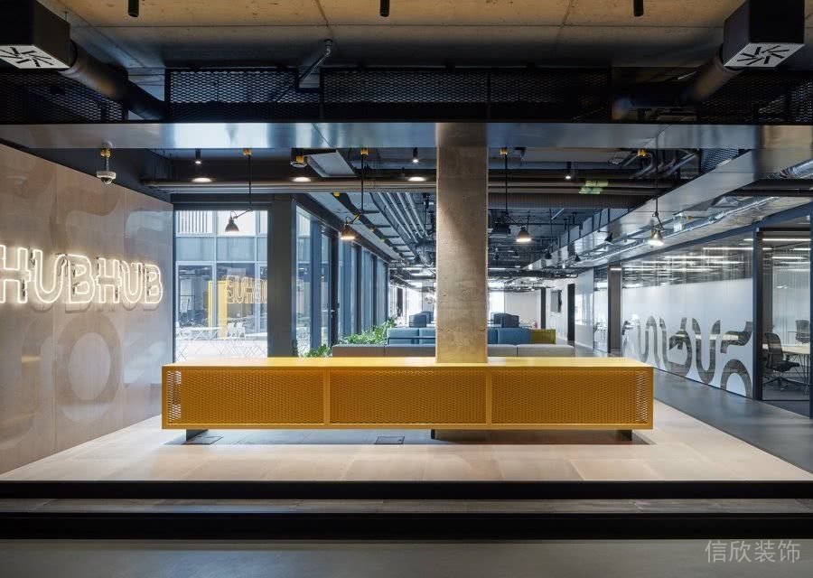 金屬收納柜直線長椅休息區(qū)地臺階梯工業(yè)風(fēng)辦公室過道走廊效果