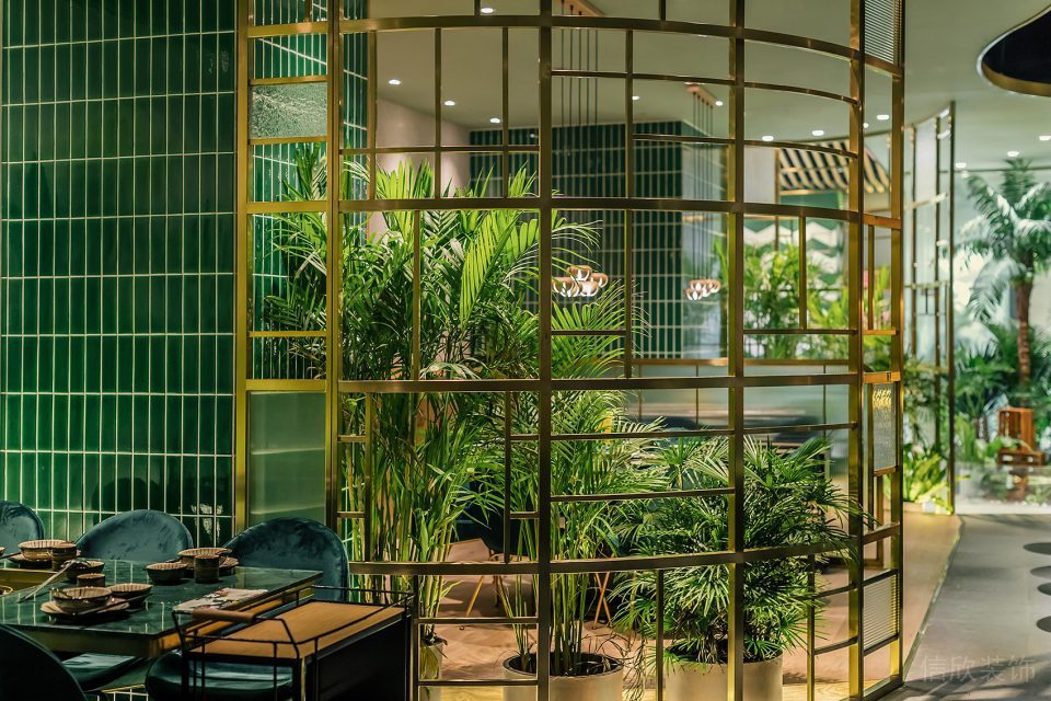 深圳光明中糧云景悅街東南亞風格火鍋餐廳裝修案例弧形香檳金不銹鋼裝飾屏風隔斷 深圳光明中糧云景悅街東南亞風格火鍋餐廳裝修案例弧形香檳金不銹鋼裝飾屏風隔斷