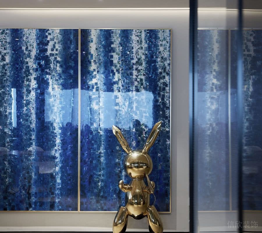 墻面銀色的邊框，藍(lán)色的石材效果圖