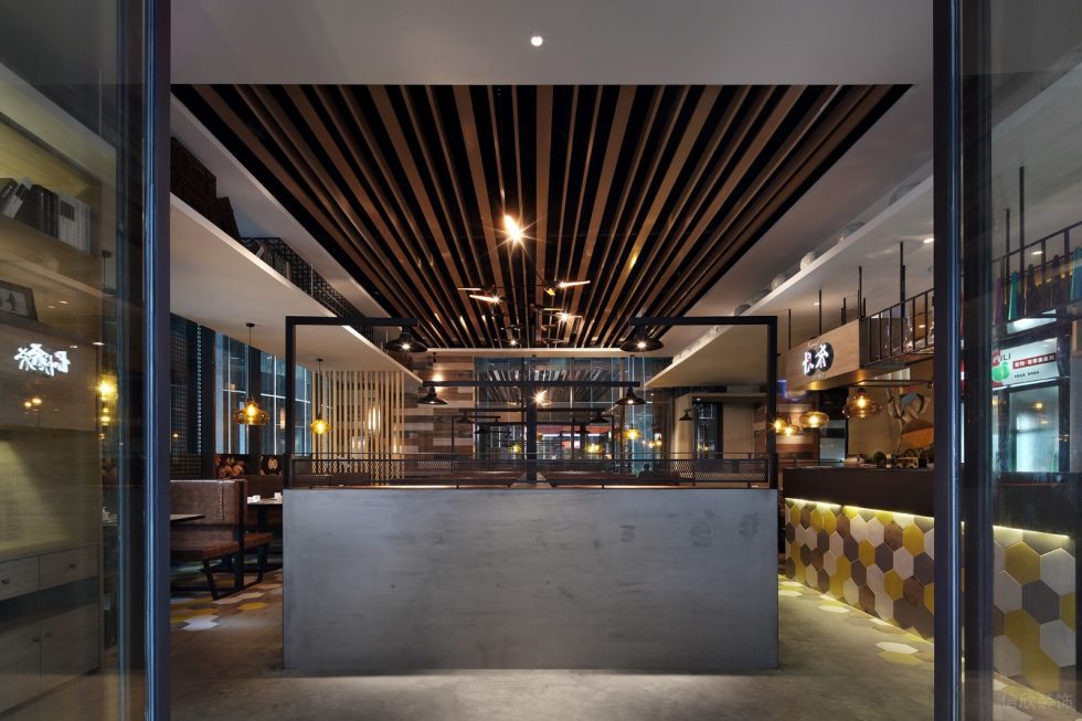 深圳寶安檳城西岸工業風湘菜餐廳裝修案例門廳 深圳寶安檳城西岸工業風湘菜餐廳裝修案例門廳