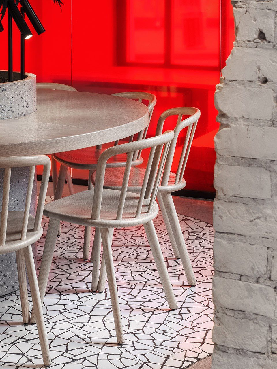 深圳龍崗百合山莊工業風披薩店裝修案例原木色餐椅 深圳龍崗百合山莊工業風披薩店裝修案例原木色餐椅