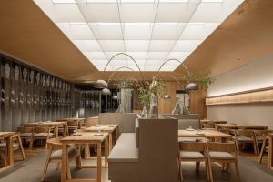 深圳龍崗陽光廣場現(xiàn)代中式風(fēng)格私房菜餐廳裝修案例大廳效果圖