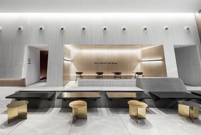 深圳龍崗正中風(fēng)臨國(guó)際中心現(xiàn)代工業(yè)風(fēng)喜茶冷飲店裝修案例二層用餐區(qū) 深圳龍崗正中風(fēng)臨國(guó)際中心現(xiàn)代工業(yè)風(fēng)喜茶冷飲店裝修案例二層用餐區(qū)