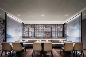 深圳龍華保利悅都現(xiàn)代新中式風格江浙菜餐廳裝修案例二層用餐大廳訂制卡座效果圖