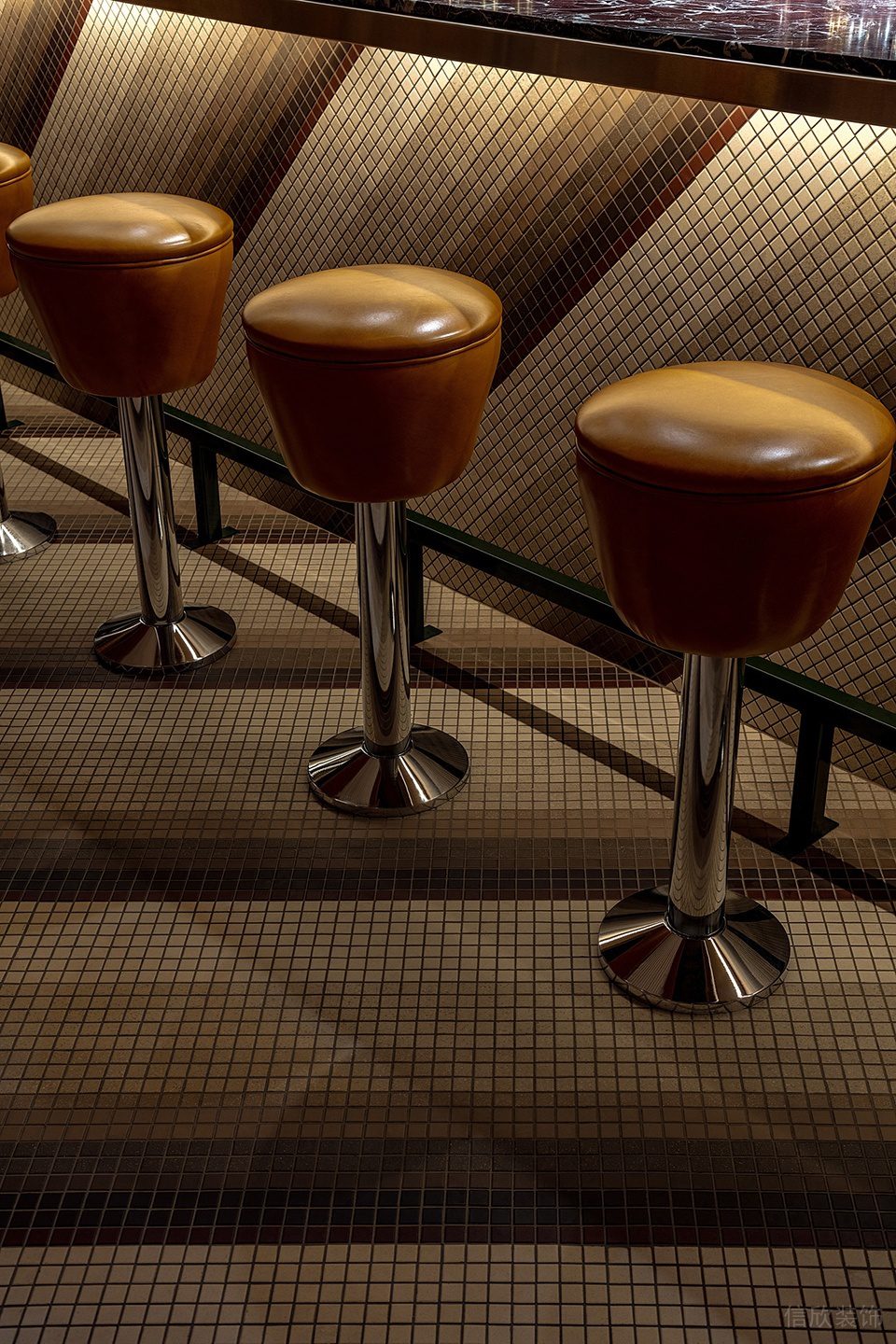 深圳龍華蘋果園美式工業(yè)風(fēng)披薩店裝修案例地面鋪貼