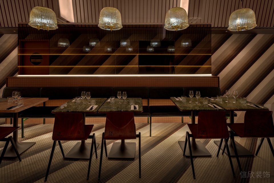 深圳龍華蘋果園美式工業(yè)風(fēng)披薩店裝修案例卡座