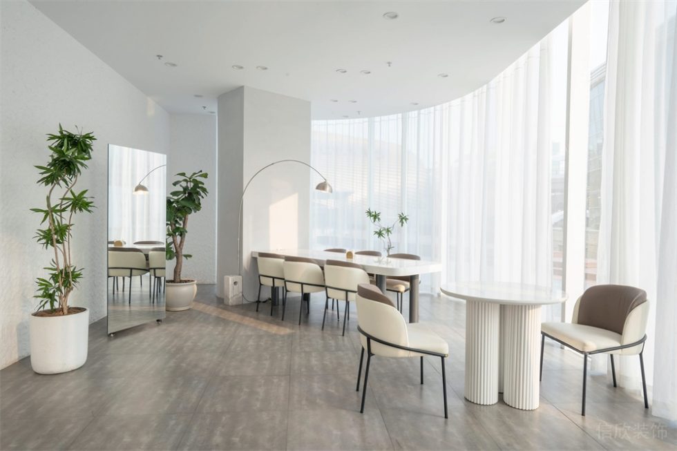 深圳南山繽紛商業(yè)中心白色極簡自然風(fēng)咖啡廳裝修案例貴賓休閑包廂 深圳南山繽紛商業(yè)中心白色極簡自然風(fēng)咖啡廳裝修案例貴賓休閑包廂