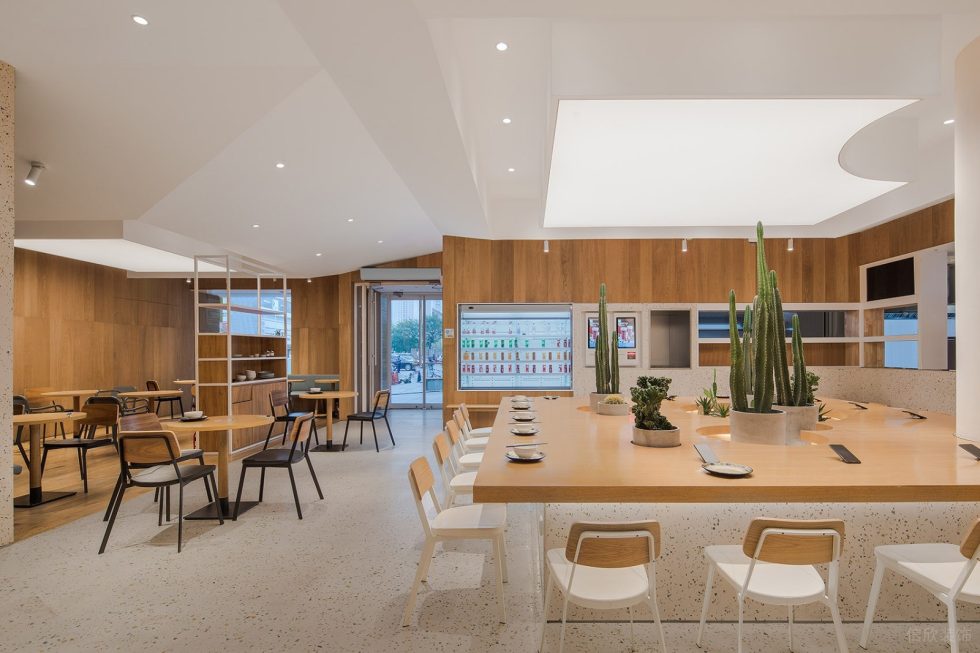 深圳南山香年廣場簡約風(fēng)格自選快餐店裝修案例淺木色中島臺(tái) 深圳南山香年廣場簡約風(fēng)格自選快餐店裝修案例淺木色中島臺(tái)