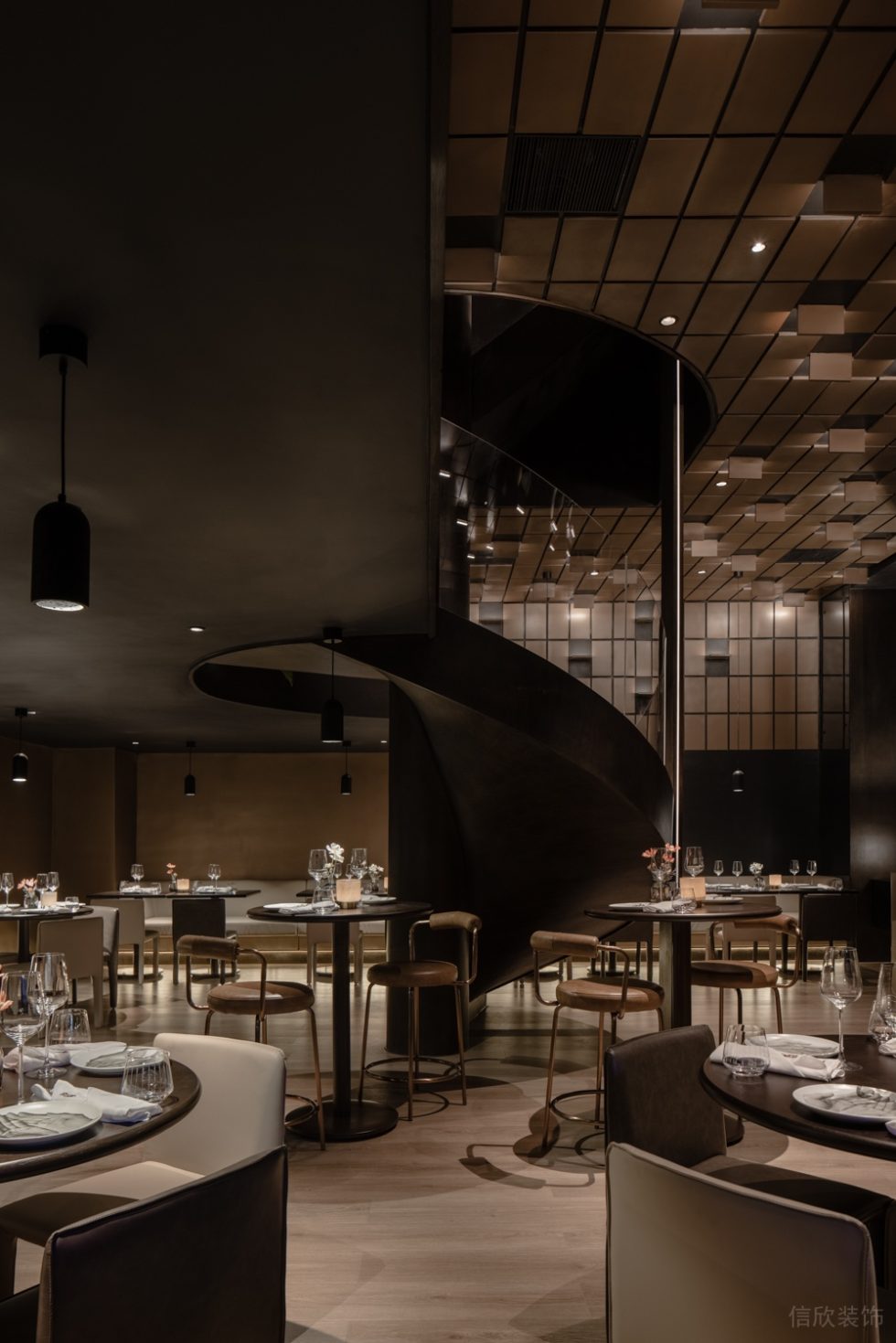 深圳南山怡海廣場輕奢風格酒吧裝修案例地面鋪貼 深圳南山怡海廣場輕奢風格酒吧裝修案例地面鋪貼