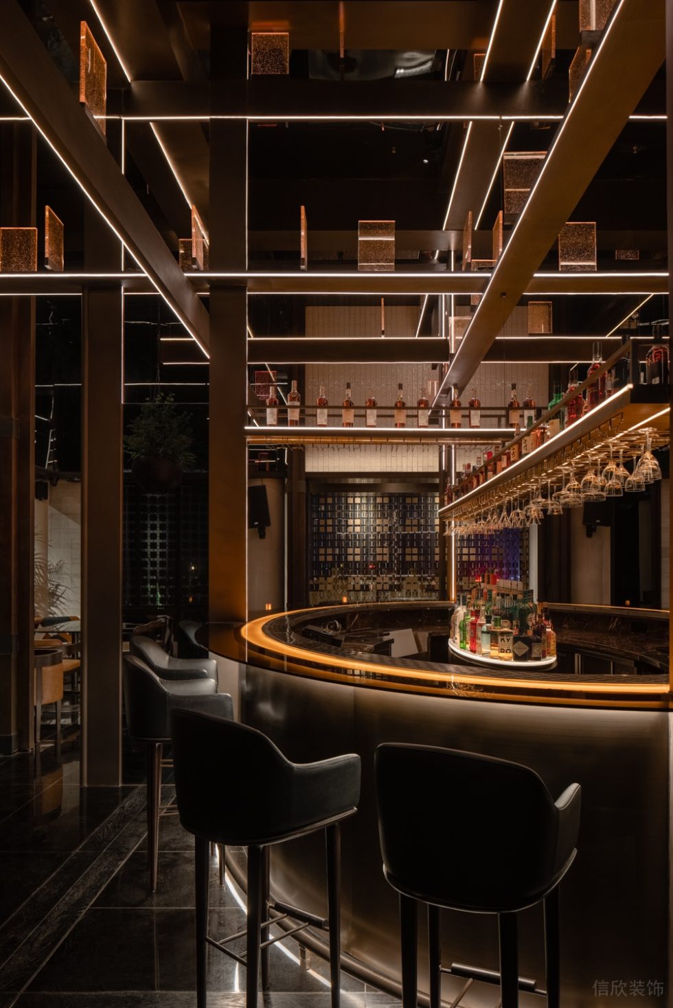 深圳南山怡海廣場輕奢風格酒吧裝修案例吧臺燈光 深圳南山怡海廣場輕奢風格酒吧裝修案例吧臺燈光