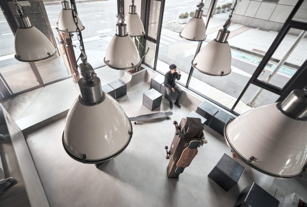 深圳市龍華區民治維也納滑板品牌概念店裝修設計圓形吊燈 深圳市龍華區民治維也納滑板品牌概念店裝修設計圓形吊燈