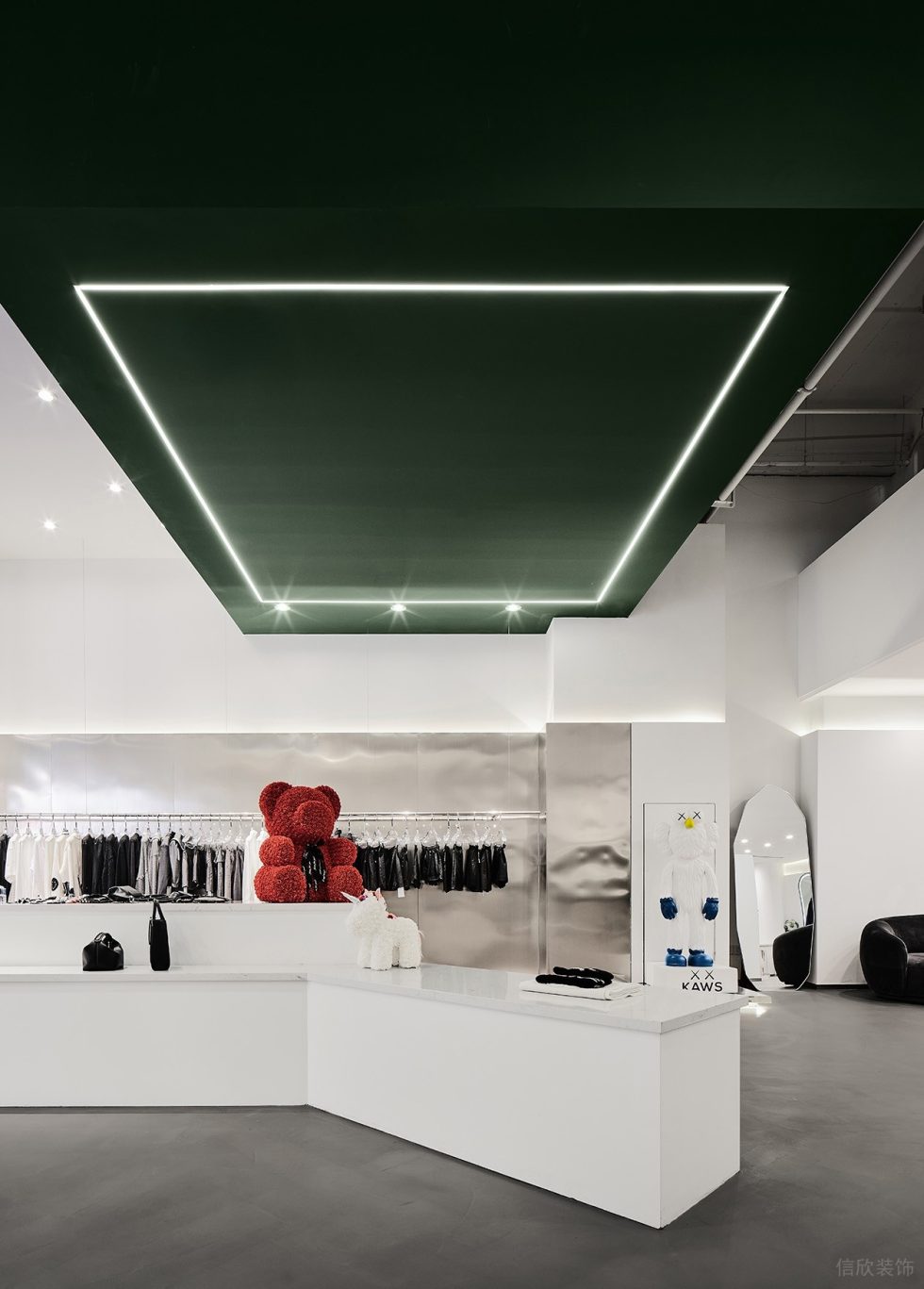 深圳市南山區(qū)南頭現(xiàn)代風rain & Snow.hby買手店裝修設計綠色石膏板燈帶吊頂2