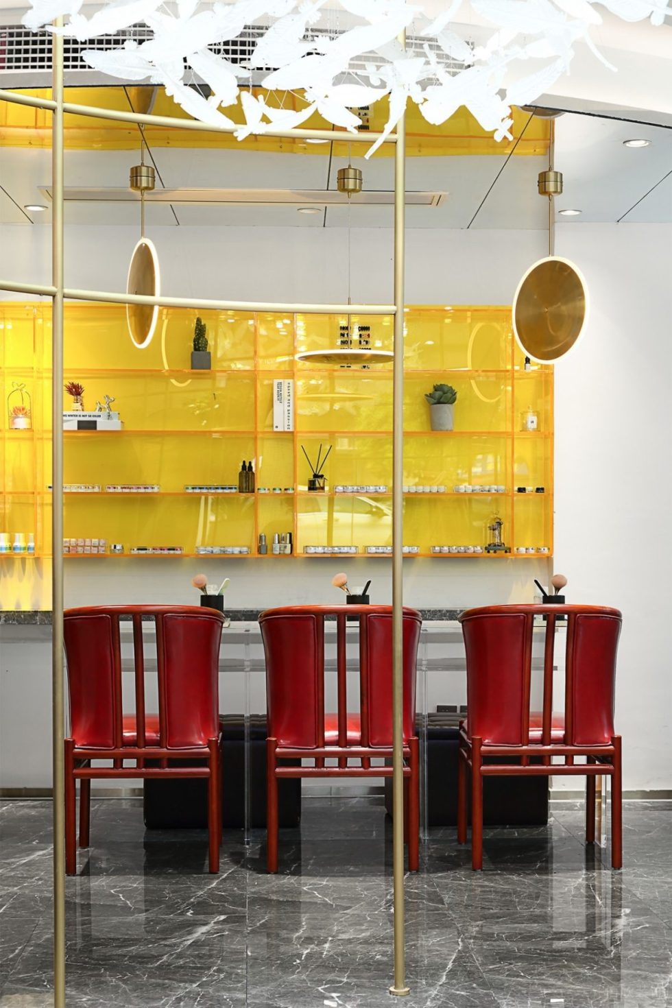 深圳市南山區(qū)南油現(xiàn)代風(fēng)服裝店裝修設(shè)計美甲區(qū) (2)