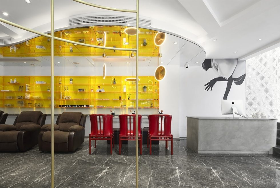 深圳市南山區(qū)南油現(xiàn)代風(fēng)服裝店裝修設(shè)計前臺