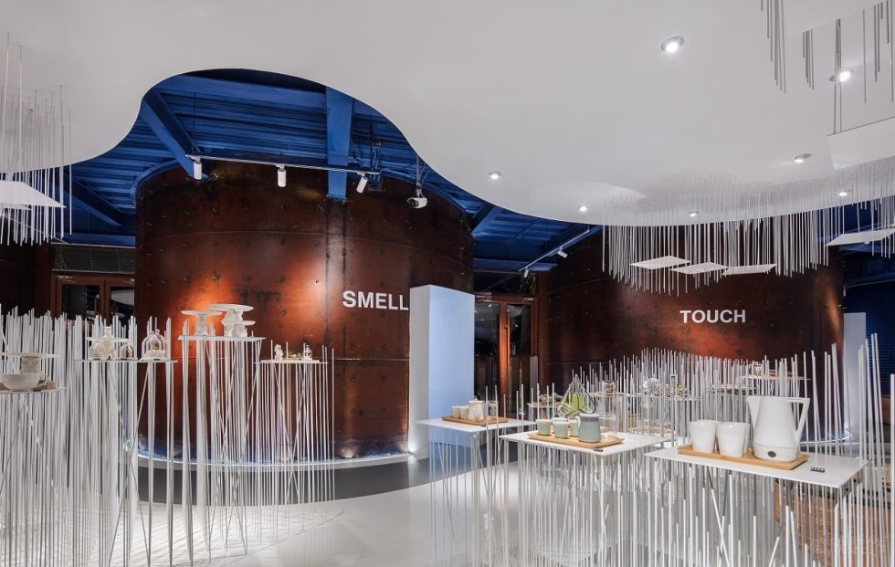 深圳市南山中心城現代風“老廠房”751時尚買手店裝修設計透明有機玻璃裝飾 深圳市南山中心城現代風“老廠房”751時尚買手店裝修設計透明有機玻璃裝飾