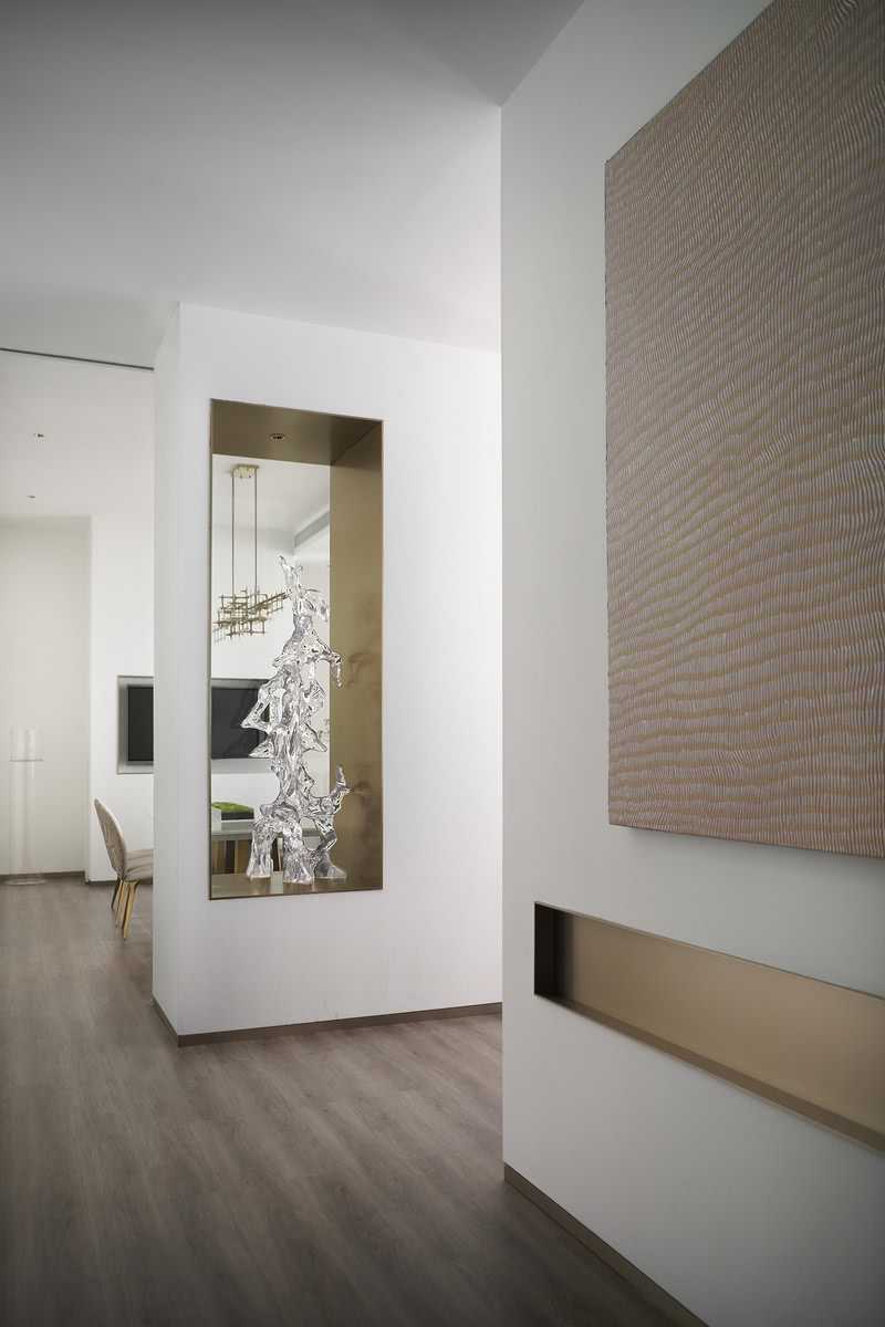 羅湖區(qū)國貿大廈辦公室隔斷墻水晶雕塑飾品 羅湖區(qū)國貿大廈辦公室隔斷墻水晶雕塑飾品