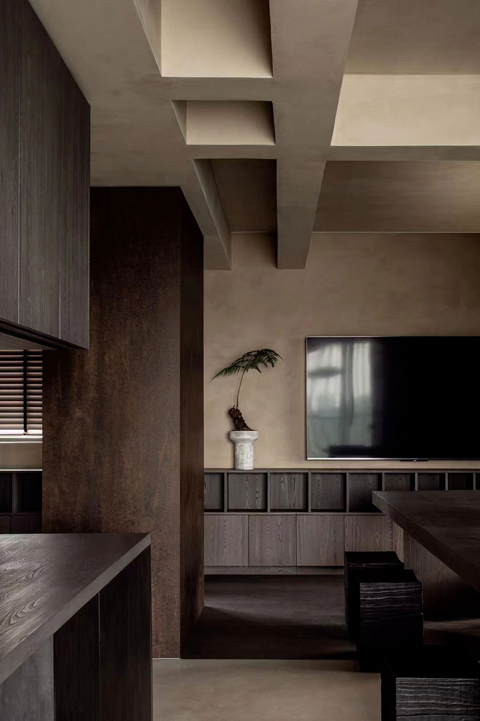 辦公區深色的原木辦公桌椅,原木書柜 辦公區深色的原木辦公桌椅,原木書柜