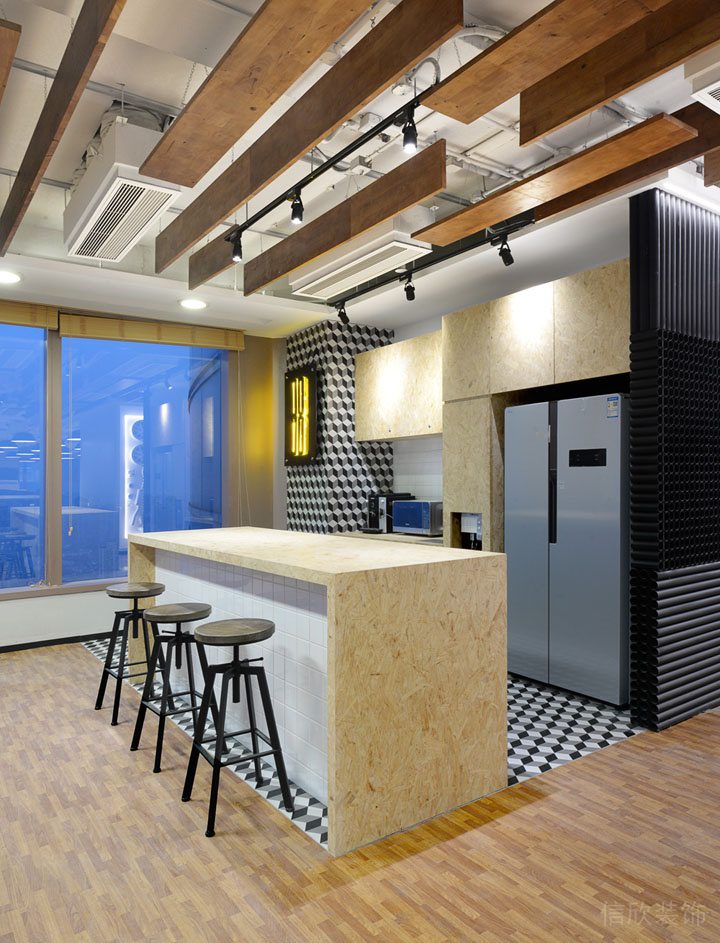 深圳寶安稻興環(huán)球科創(chuàng)中心900平方米現(xiàn)代工業(yè)風辦公室裝修案例茶水間吧臺休閑區(qū) 深圳寶安稻興環(huán)球科創(chuàng)中心900平方米現(xiàn)代工業(yè)風辦公室裝修案例茶水間吧臺休閑區(qū)