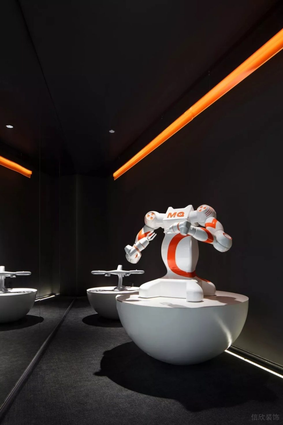 深圳南山同方信息港600平方米黑白灰色調(diào)現(xiàn)代科技風(fēng)公司裝修案例產(chǎn)品展示區(qū) 深圳南山同方信息港600平方米黑白灰色調(diào)現(xiàn)代科技風(fēng)公司裝修案例產(chǎn)品展示區(qū)