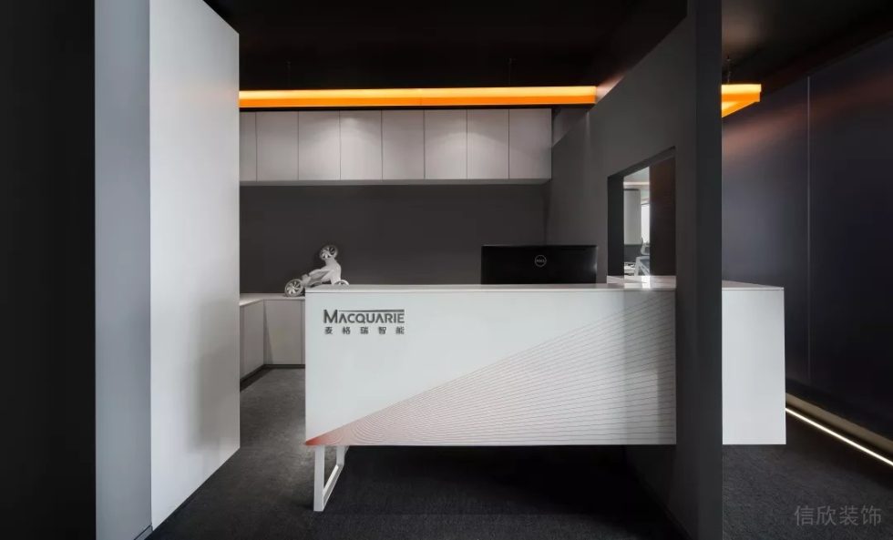 深圳南山同方信息港600平方米黑白灰色調(diào)現(xiàn)代科技風(fēng)公司裝修案例前臺(tái) 深圳南山同方信息港600平方米黑白灰色調(diào)現(xiàn)代科技風(fēng)公司裝修案例前臺(tái)