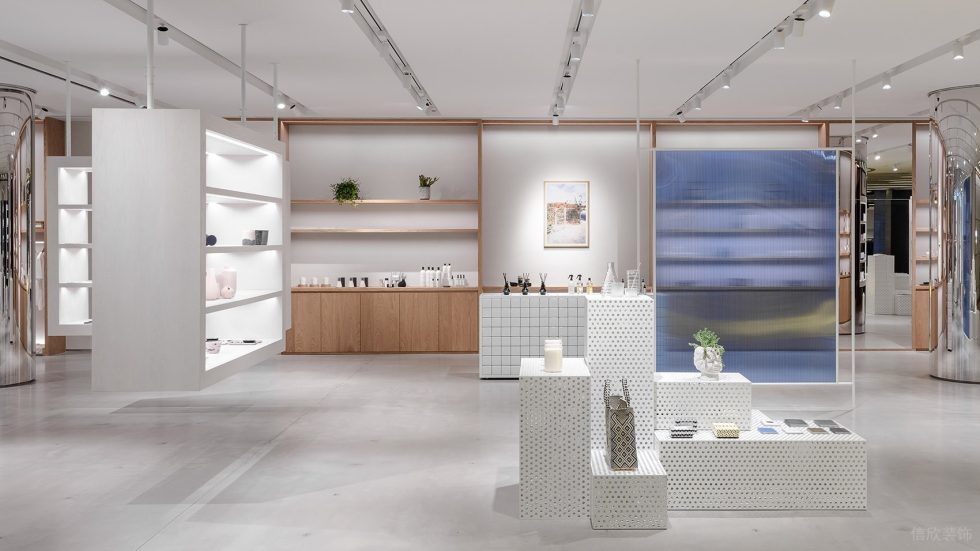 深圳市寶安區(qū)沙井現(xiàn)代風(fēng)assemble By Réel概念零售店裝修設(shè)計前臺