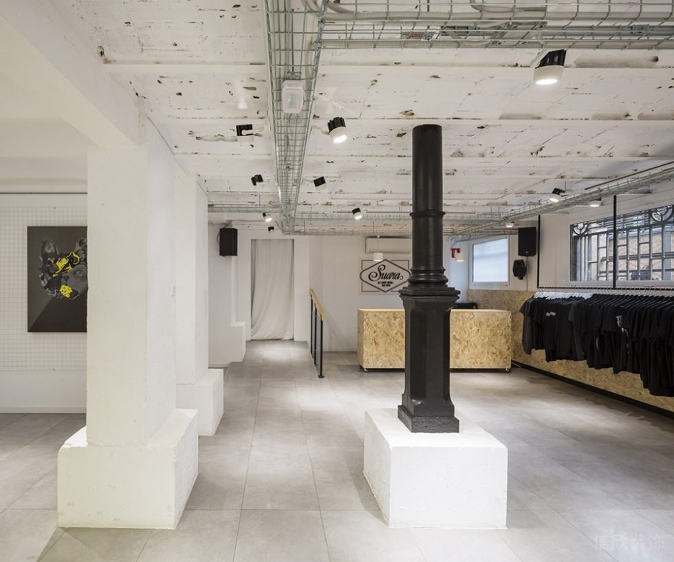 深圳市寶安區(qū)石巖巴塞羅那clap Studio的suara服裝店裝修設(shè)計白色柱子